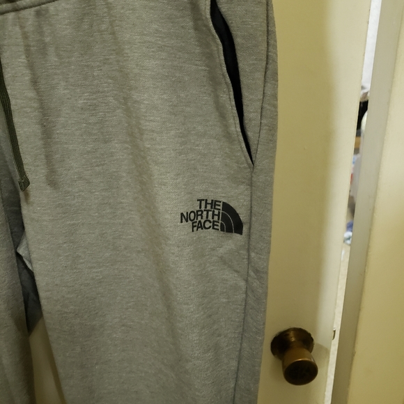 Women's north face Sweatpants - Picture 2 of 5